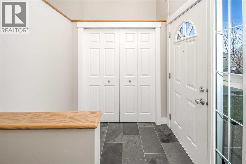 10514 Rockyledge Street Nw, Calgary, Alberta  T3G 5N2 - Photo 7 - A2309983