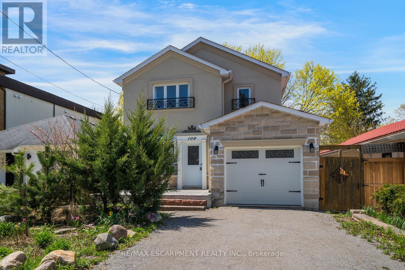 108 OLDE BAYVIEW AVENUE, Richmond Hill, Ontario