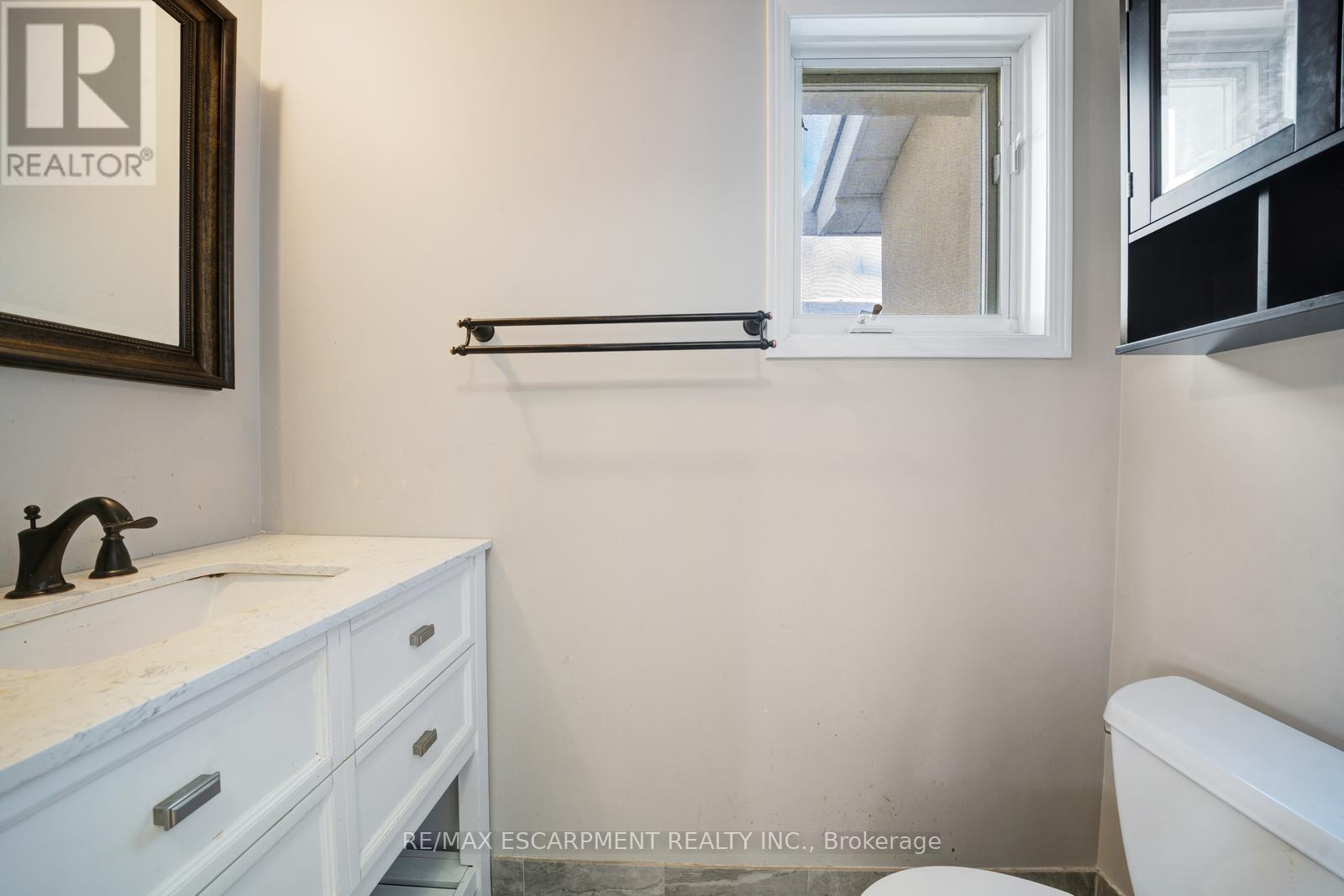 108 Olde Bayview Avenue, Richmond Hill, Ontario  L4E 3C7 - Photo 14 - N12708384