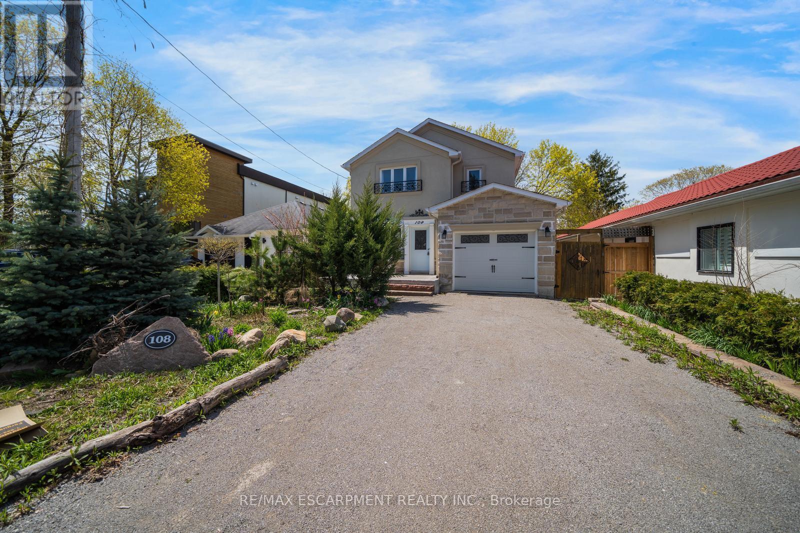 108 Olde Bayview Avenue, Richmond Hill, Ontario  L4E 3C7 - Photo 2 - N12708384