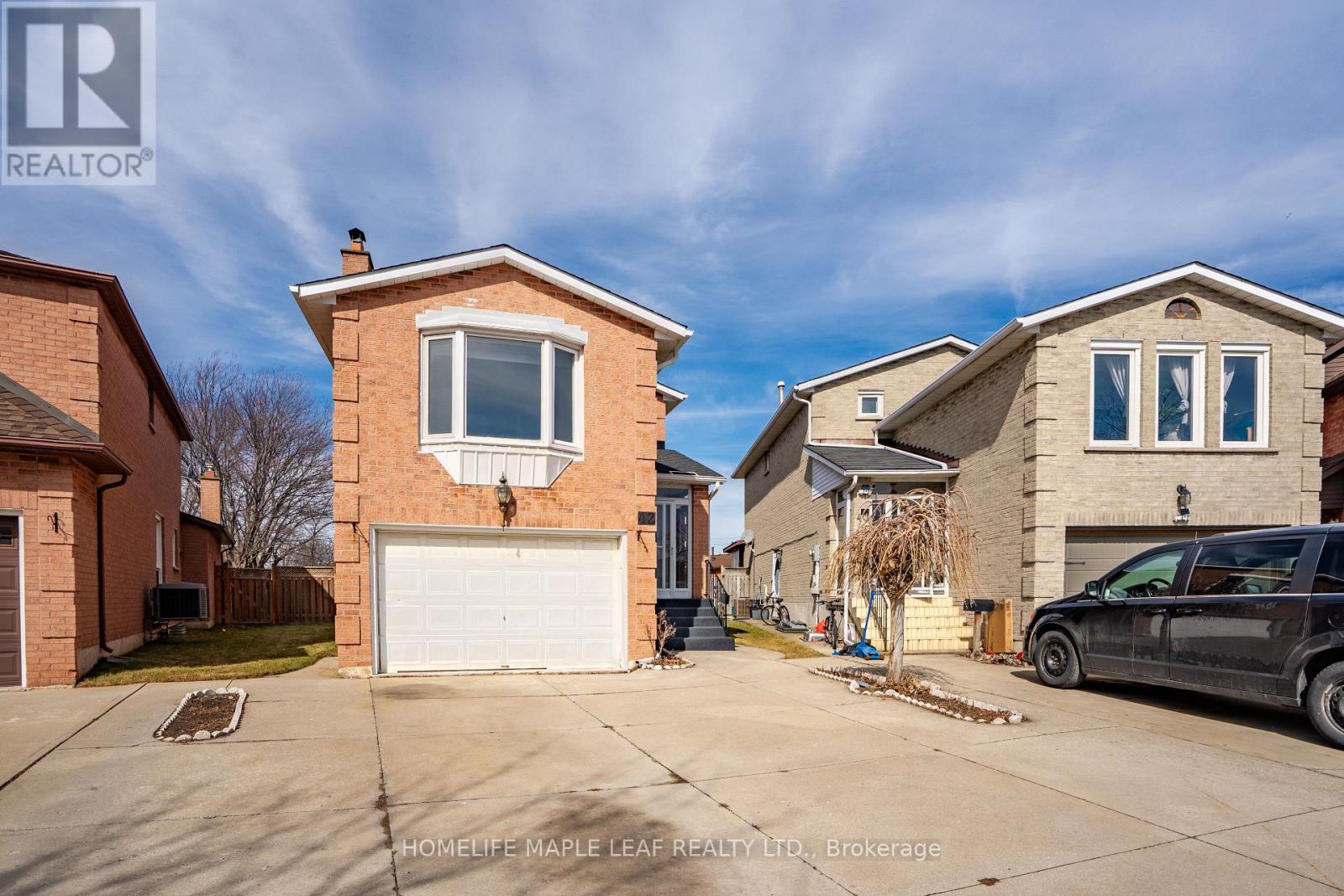 42 Puritan Court, Hamilton, Ontario  L8E 4L1 - Photo 1 - X13133394