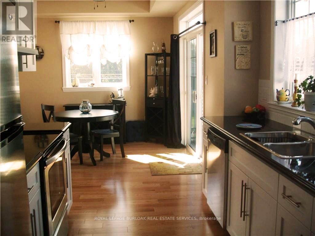 29 - 337 Beach Boulevard, Hamilton, Ontario  L8H 6W4 - Photo 12 - X13133416