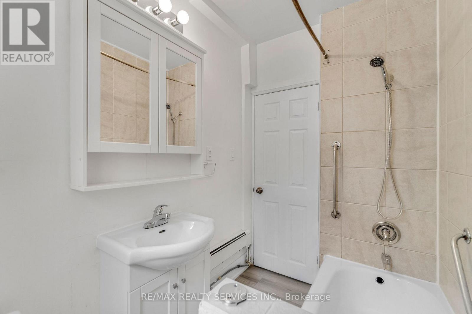4 - 104 Sherman Avenue S, Hamilton, Ontario  L8M 2P8 - Photo 14 - X13133550