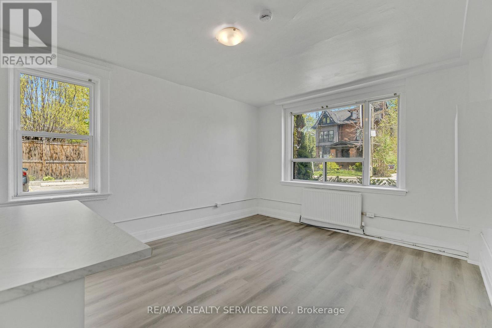 4 - 104 Sherman Avenue S, Hamilton, Ontario  L8M 2P8 - Photo 2 - X13133550