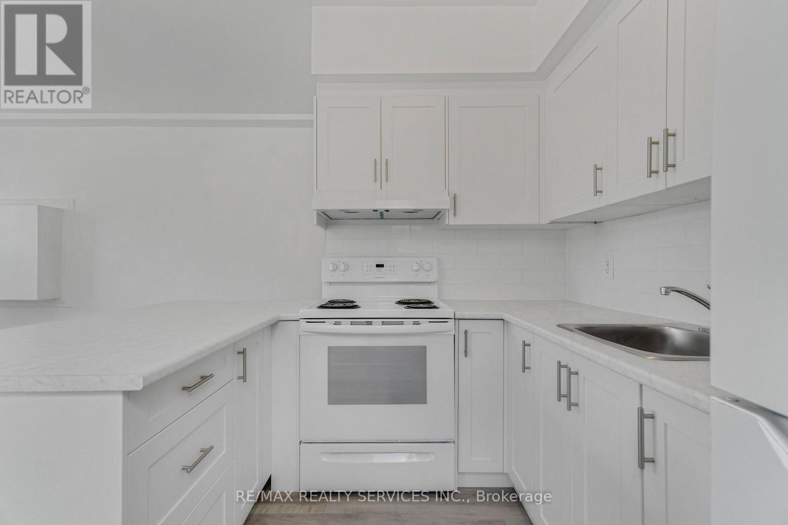 4 - 104 Sherman Avenue S, Hamilton, Ontario  L8M 2P8 - Photo 6 - X13133550