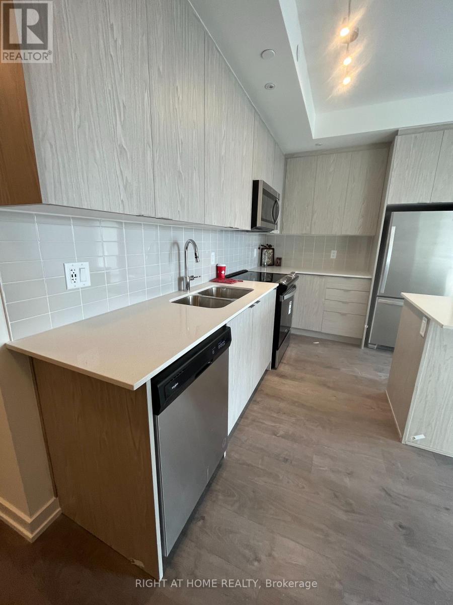 1501 - 55 Duke Street W, Kitchener, Ontario  N2H 0C9 - Photo 2 - X13133572