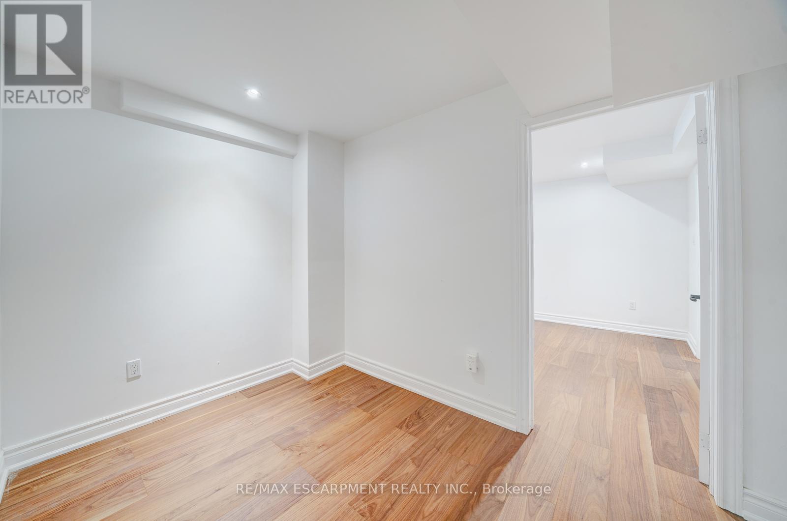 108 Olde Bayview Avenue, Richmond Hill, Ontario  L4E 3C7 - Photo 33 - N12708384