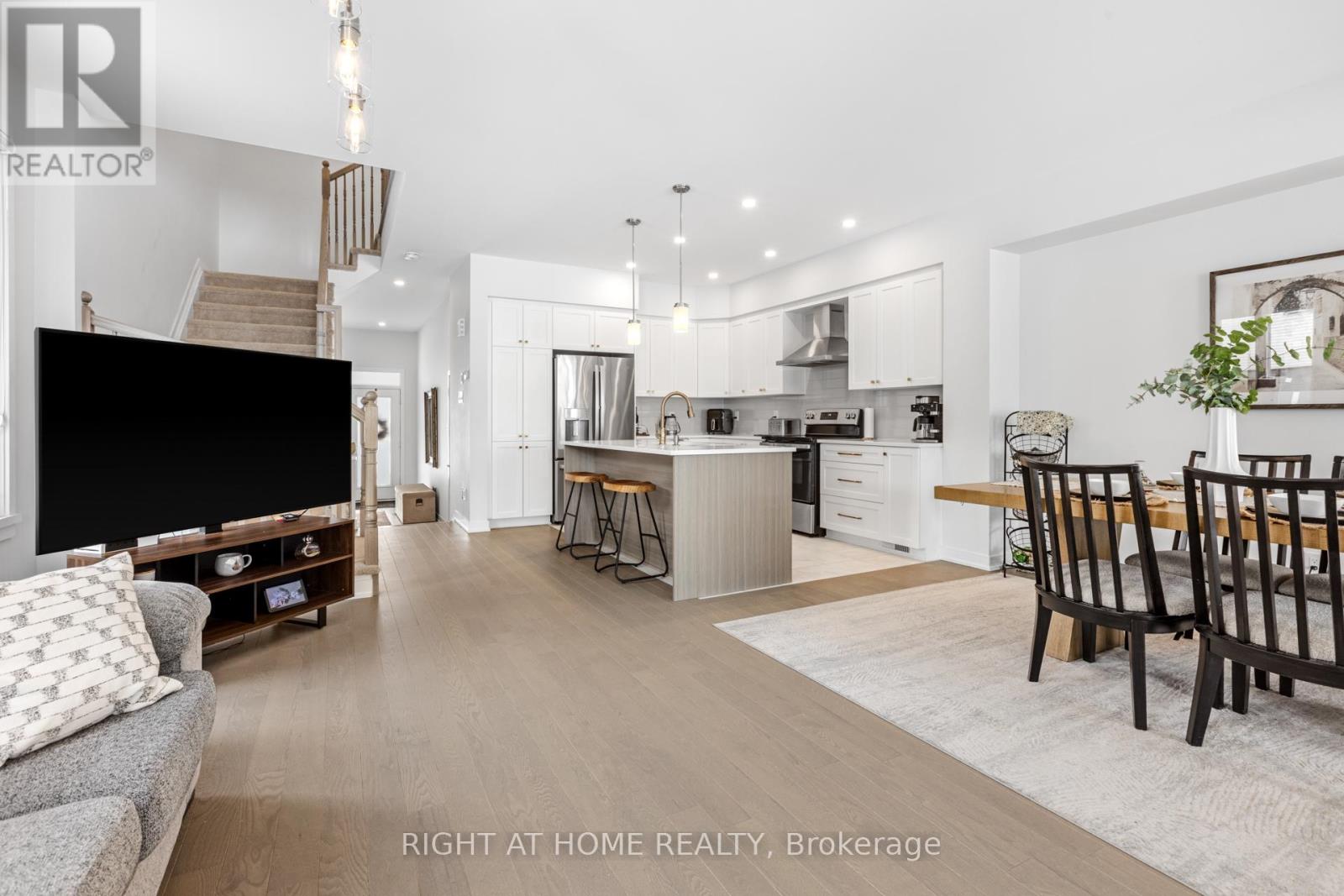 674 Honeydew Street, Ottawa, Ontario  K1X 0K5 - Photo 4 - X13133828