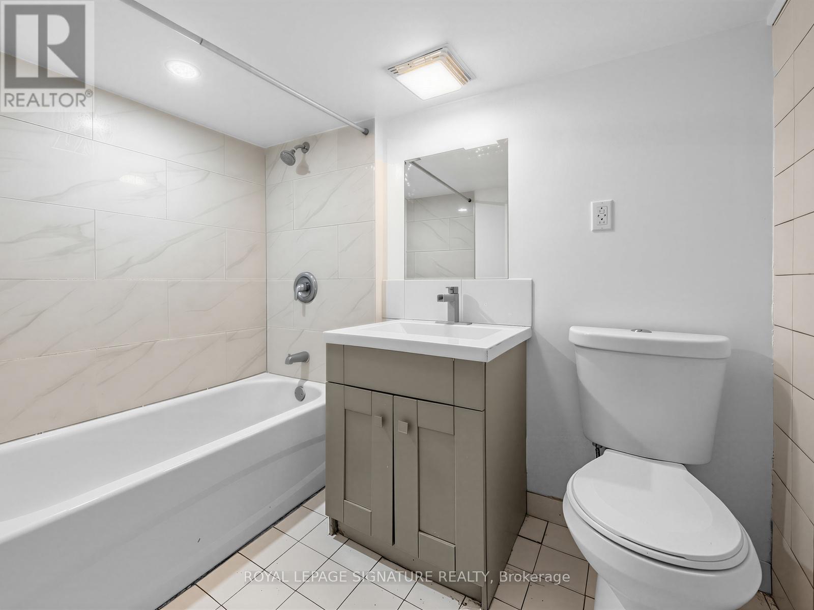 1157 Roselawn Avenue, Toronto, Ontario  M6B 1C5 - Photo 8 - W13132578