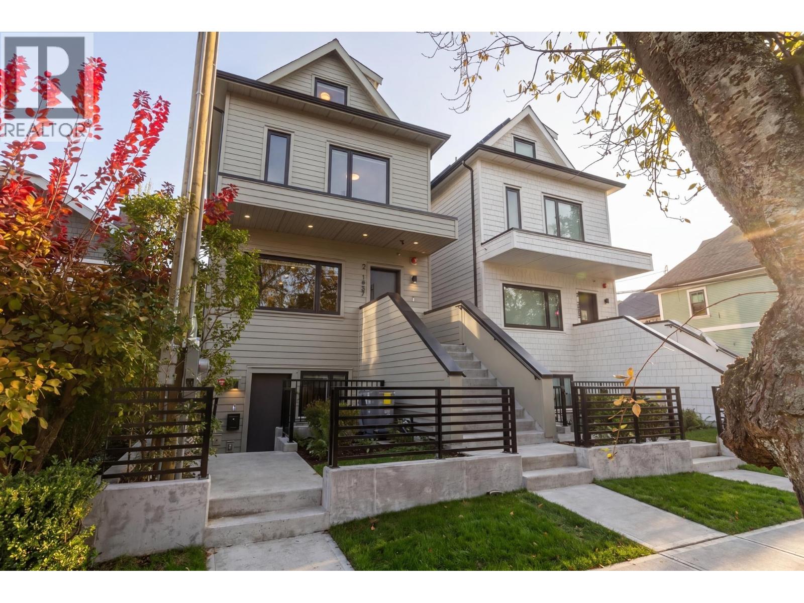 2 1937 Templeton Drive, Vancouver, British Columbia  V5N 4V9 - Photo 2 - R3124124