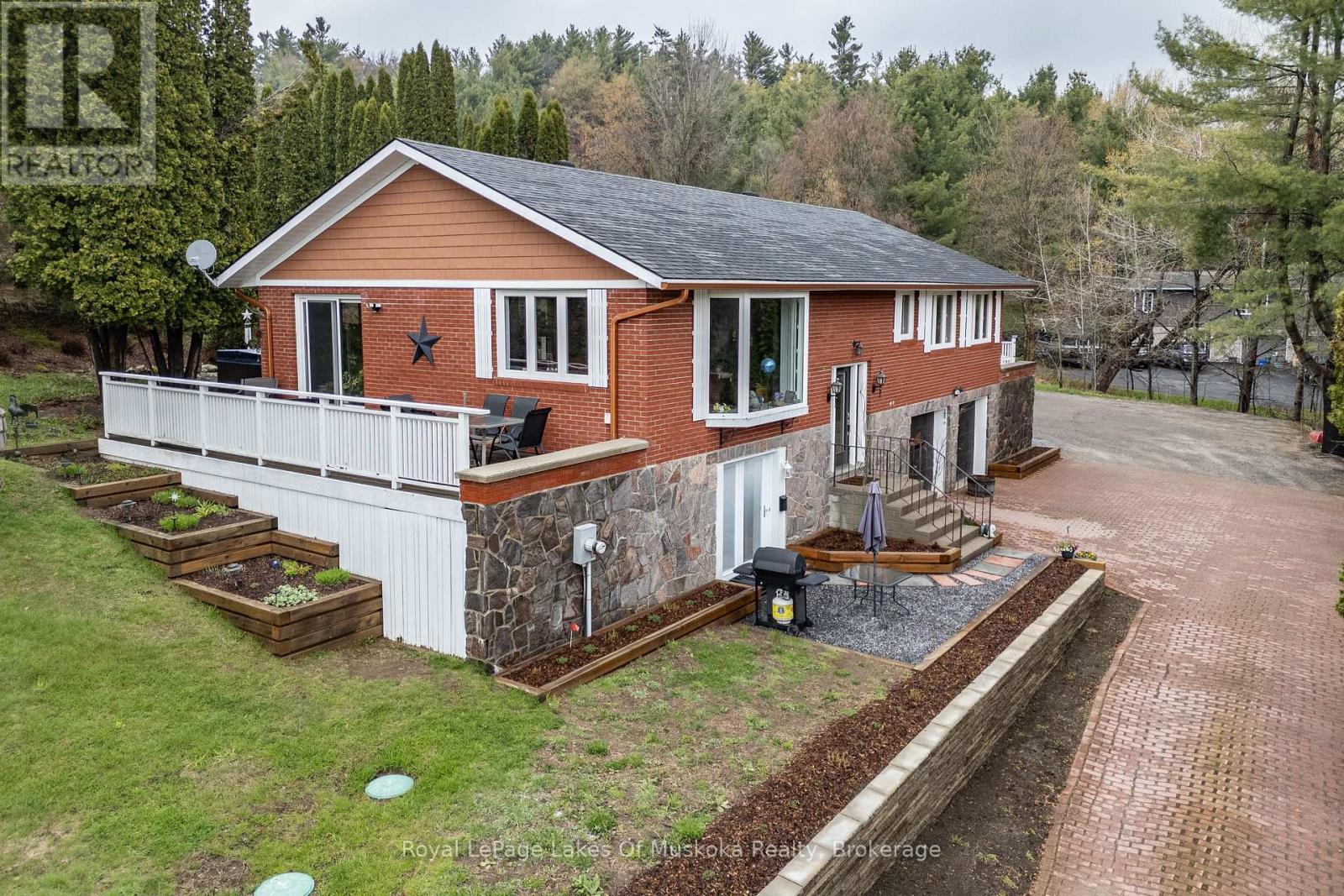 183 SANTAS VILLAGE ROAD, bracebridge (monck (bracebridge)), Ontario