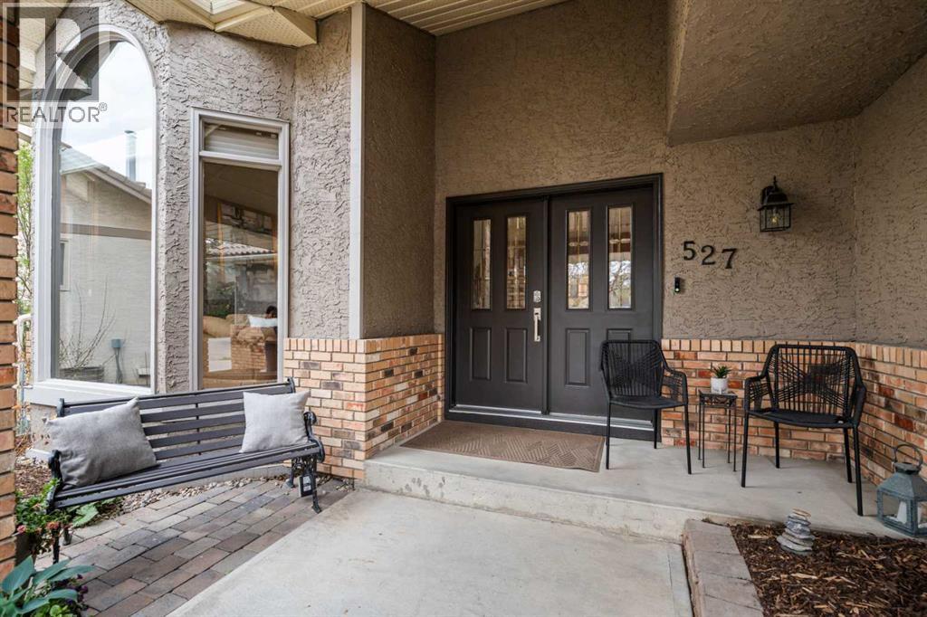 527 Scimitar Bay Nw, Calgary, Alberta  T3L 1S6 - Photo 2 - A2308695