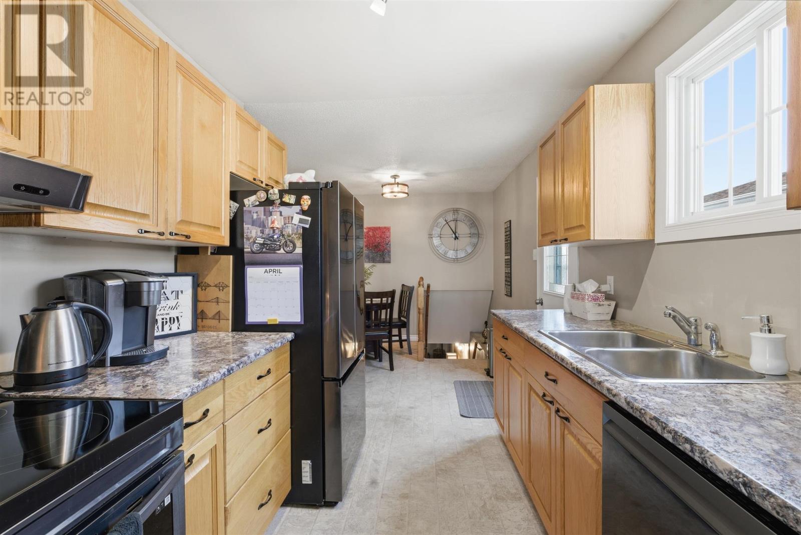 60 Farrell Cres, Elliot Lake, Ontario  P5A 3M9 - Photo 3 - SM260772