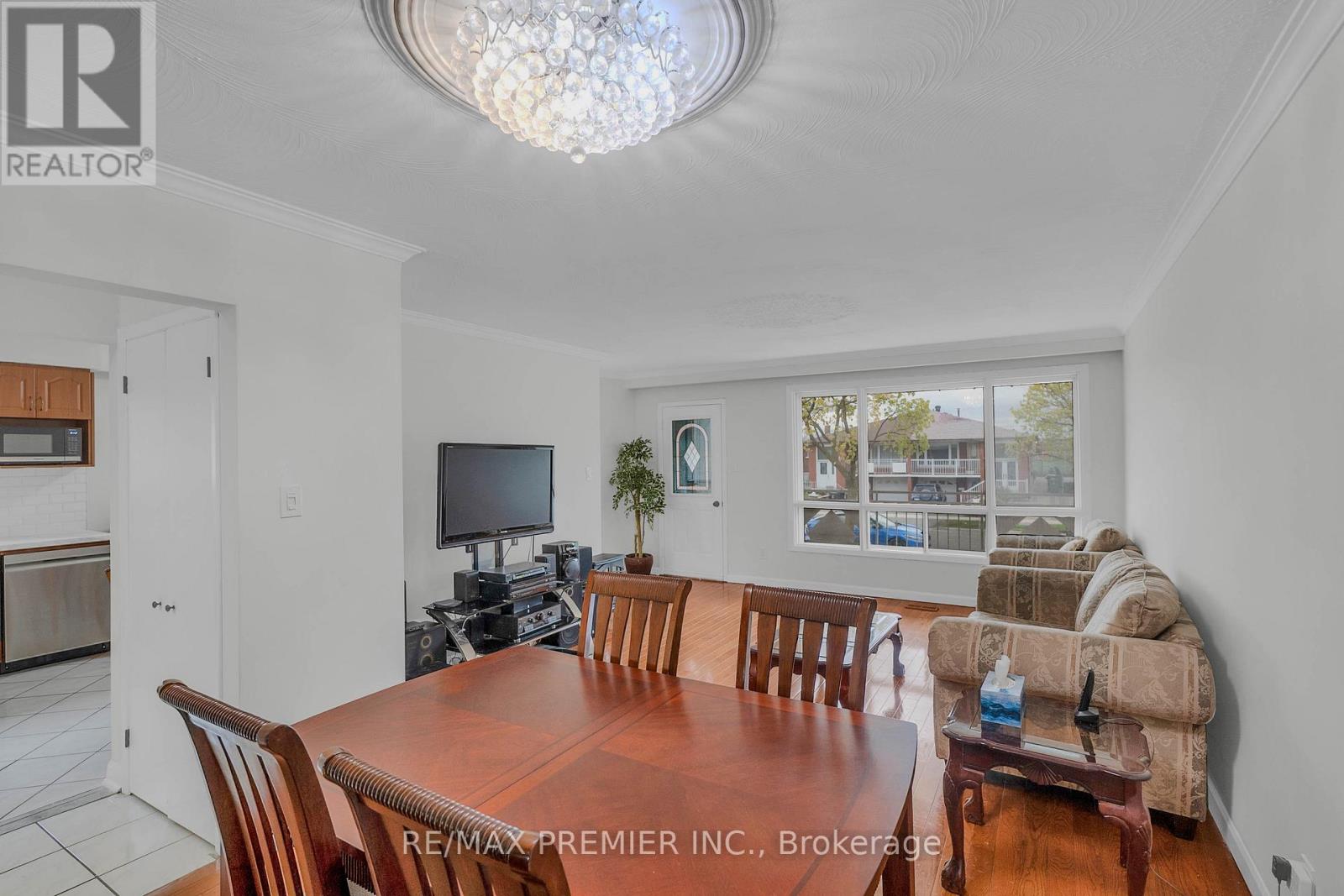 55 Firgrove Crescent, Toronto, Ontario  M3N 1K5 - Photo 11 - W13036562