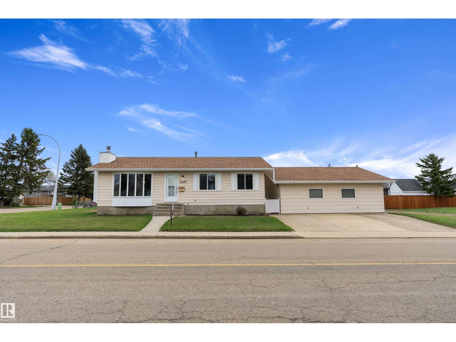 5225 38 AV, wetaskiwin, Alberta