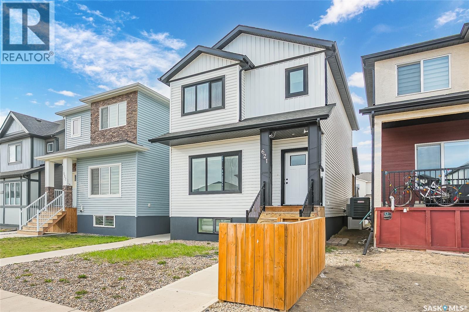 621 Feheregyhazi Boulevard, Saskatoon, Saskatchewan  S7W 0Z5 - Photo 2 - SK036054