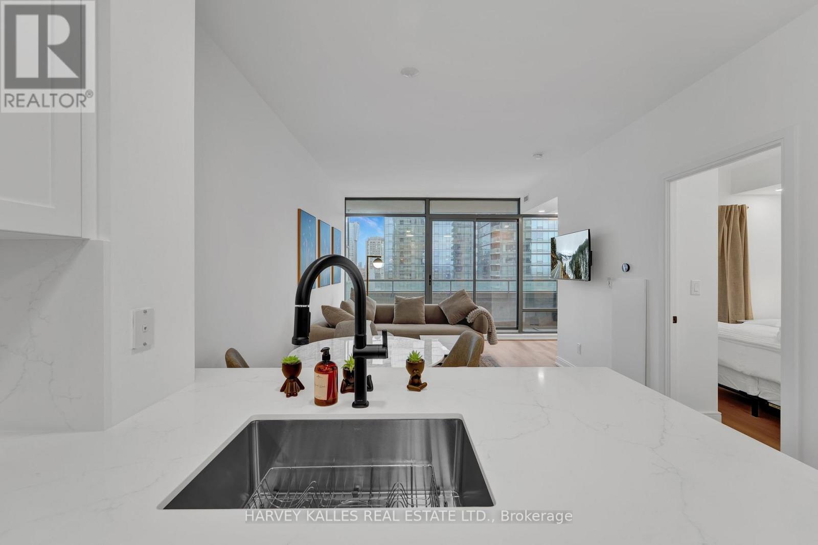 1606 - 18 Yorkville Avenue, Toronto, Ontario  M4W 0B1 - Photo 14 - C13020116