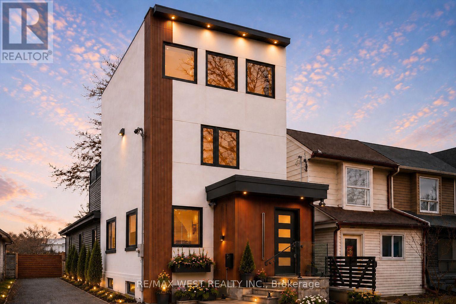 201 RHODES AVENUE, Toronto, Ontario