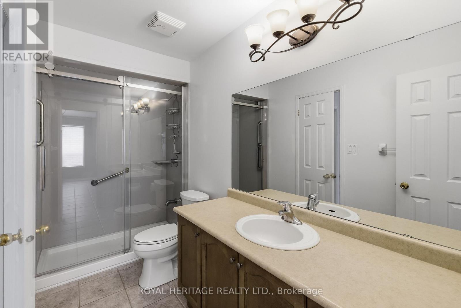 19 Fitzpatrick Court, Whitby, Ontario  L1M 2G9 - Photo 9 - E13130656