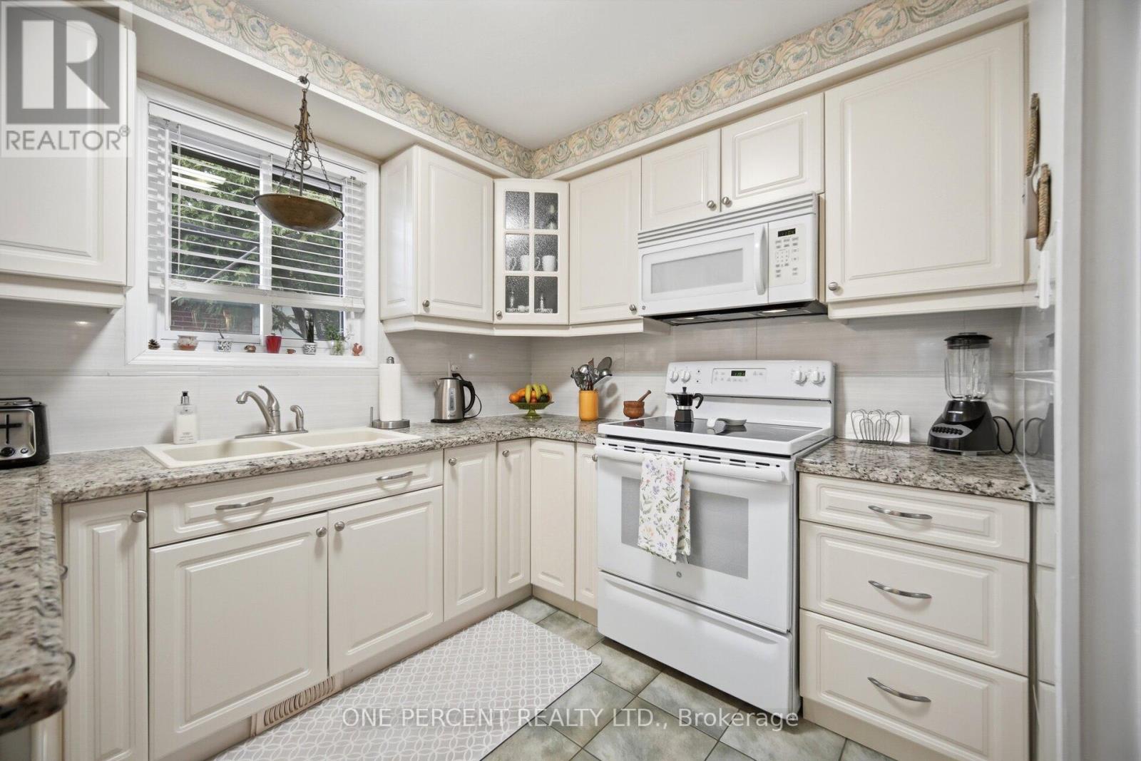 1968 Carrera Lane, Mississauga, Ontario  L5J 1C5 - Photo 13 - W13133792