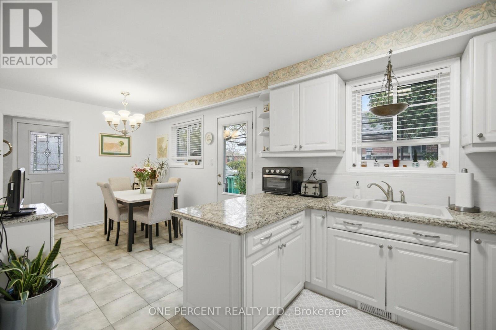 1968 Carrera Lane, Mississauga, Ontario  L5J 1C5 - Photo 15 - W13133792