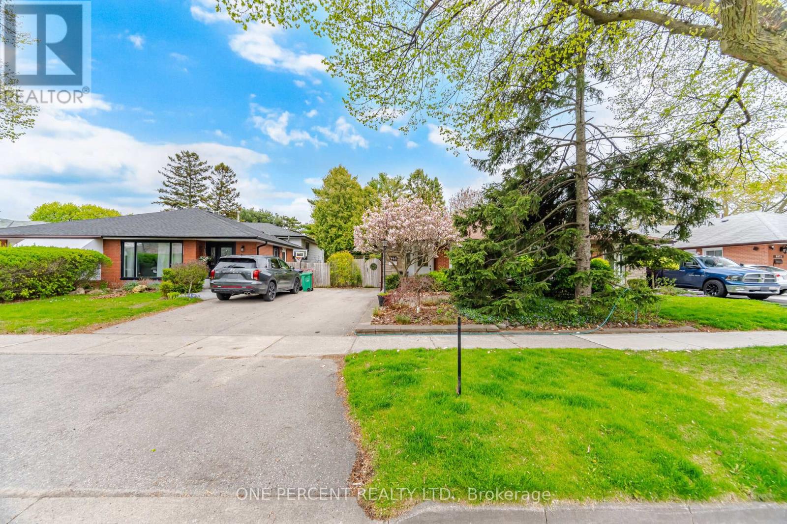 1968 Carrera Lane, Mississauga, Ontario  L5J 1C5 - Photo 2 - W13133792