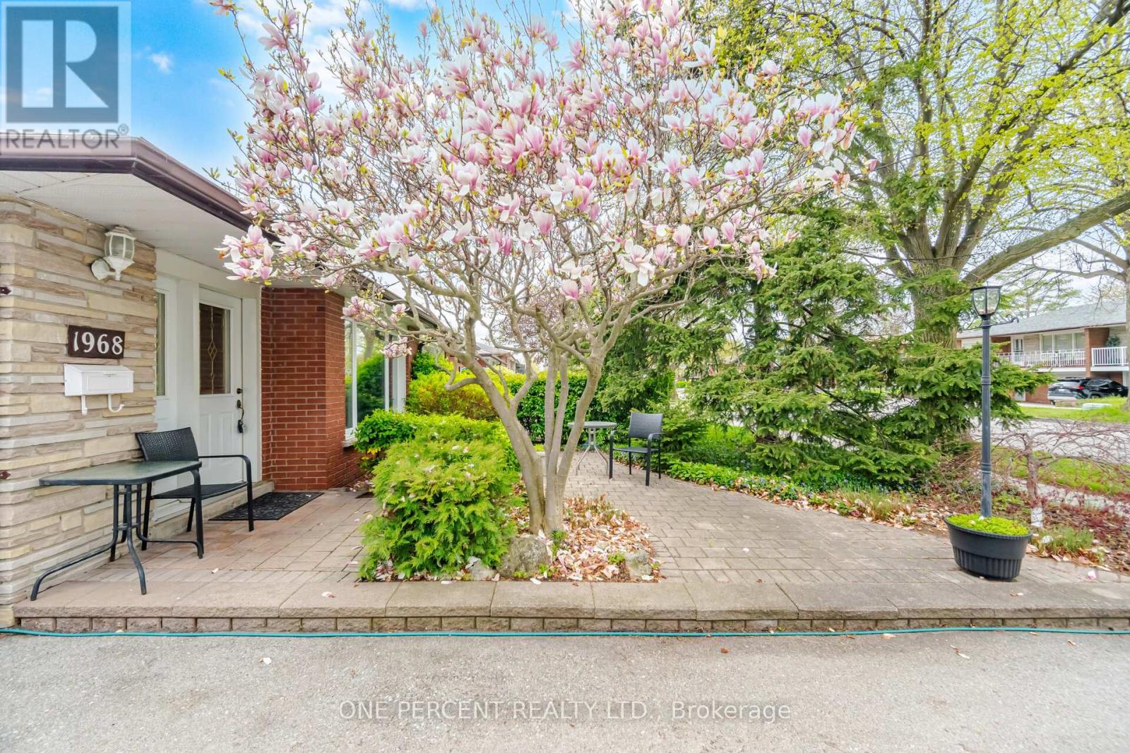 1968 Carrera Lane, Mississauga, Ontario  L5J 1C5 - Photo 4 - W13133792