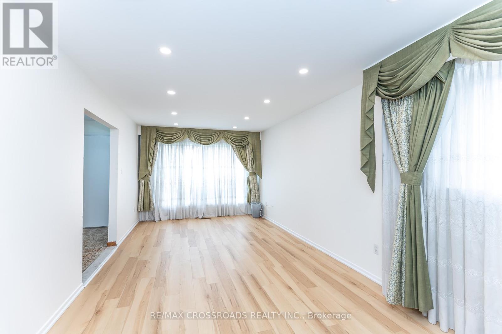 7340 Leesburg Street, Mississauga, Ontario  L4T 3R6 - Photo 12 - W13133814