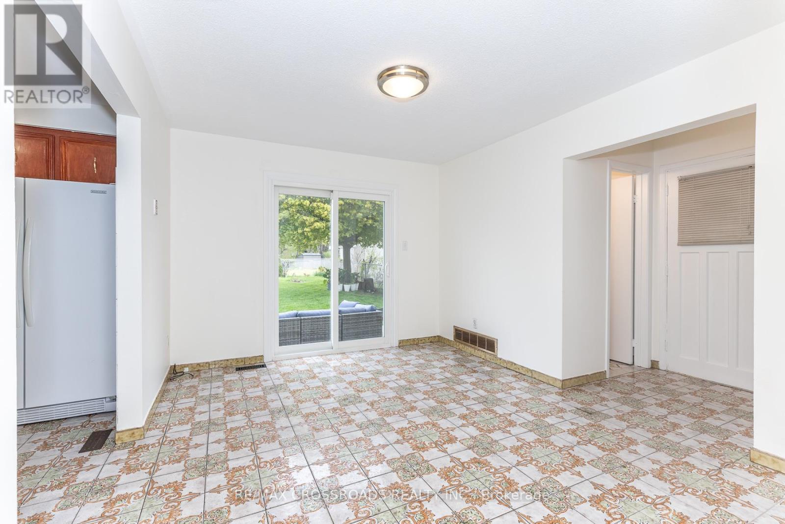 7340 Leesburg Street, Mississauga, Ontario  L4T 3R6 - Photo 13 - W13133814
