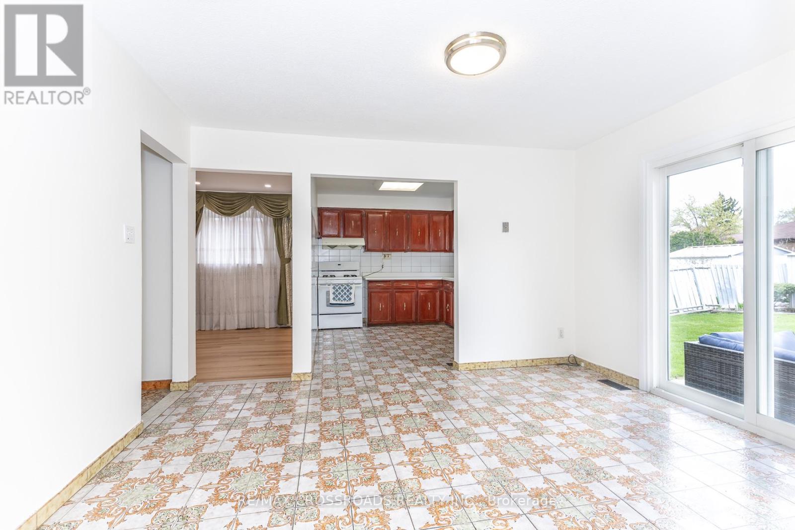 7340 Leesburg Street, Mississauga, Ontario  L4T 3R6 - Photo 14 - W13133814