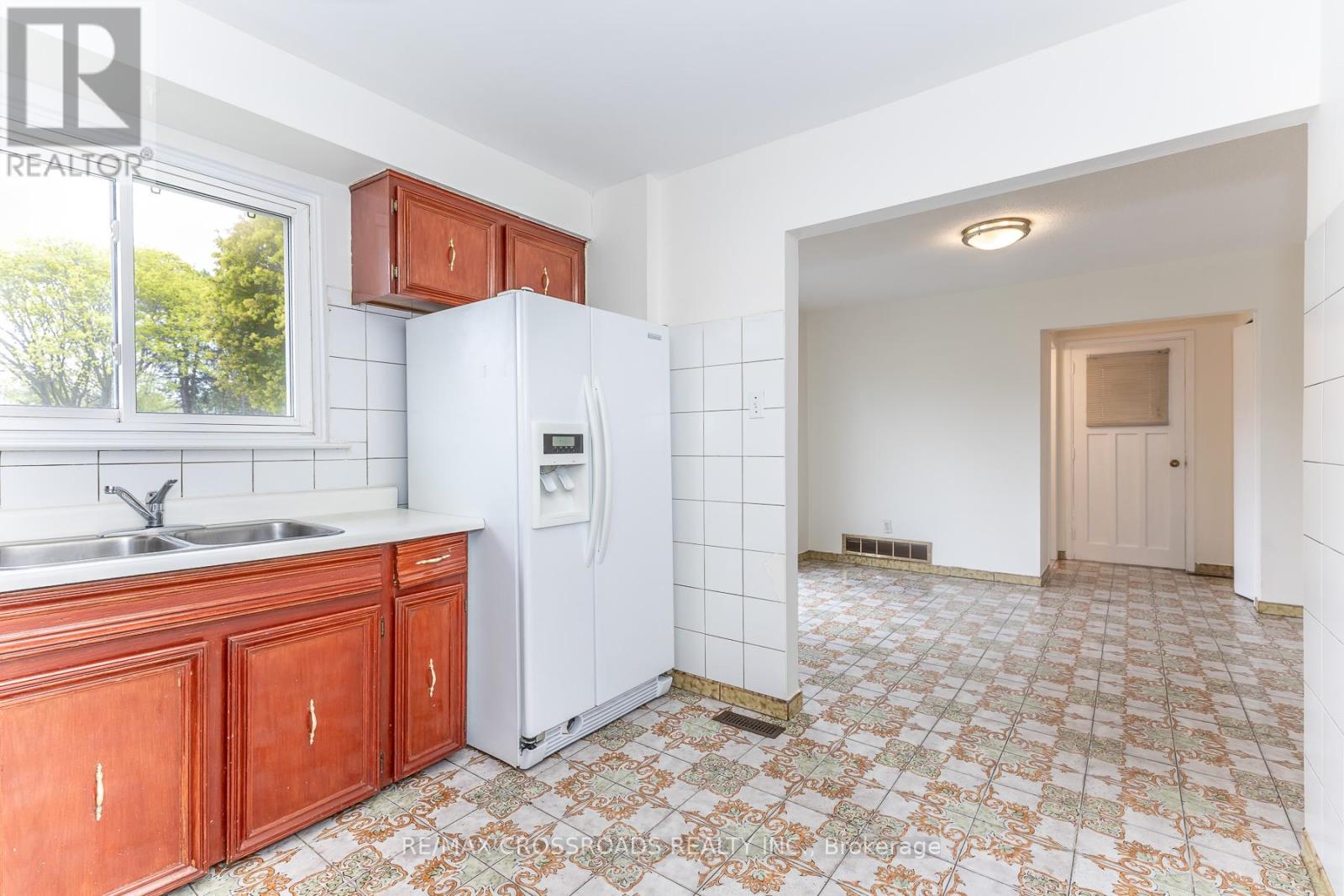7340 Leesburg Street, Mississauga, Ontario  L4T 3R6 - Photo 17 - W13133814