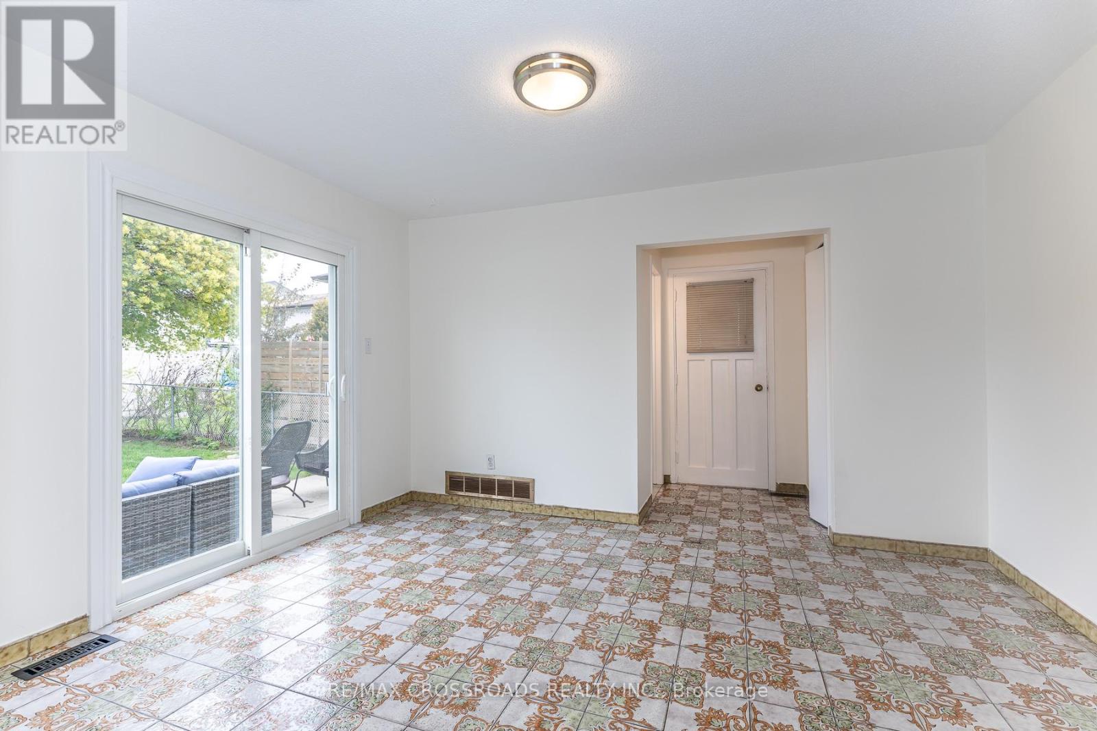 7340 Leesburg Street, Mississauga, Ontario  L4T 3R6 - Photo 18 - W13133814