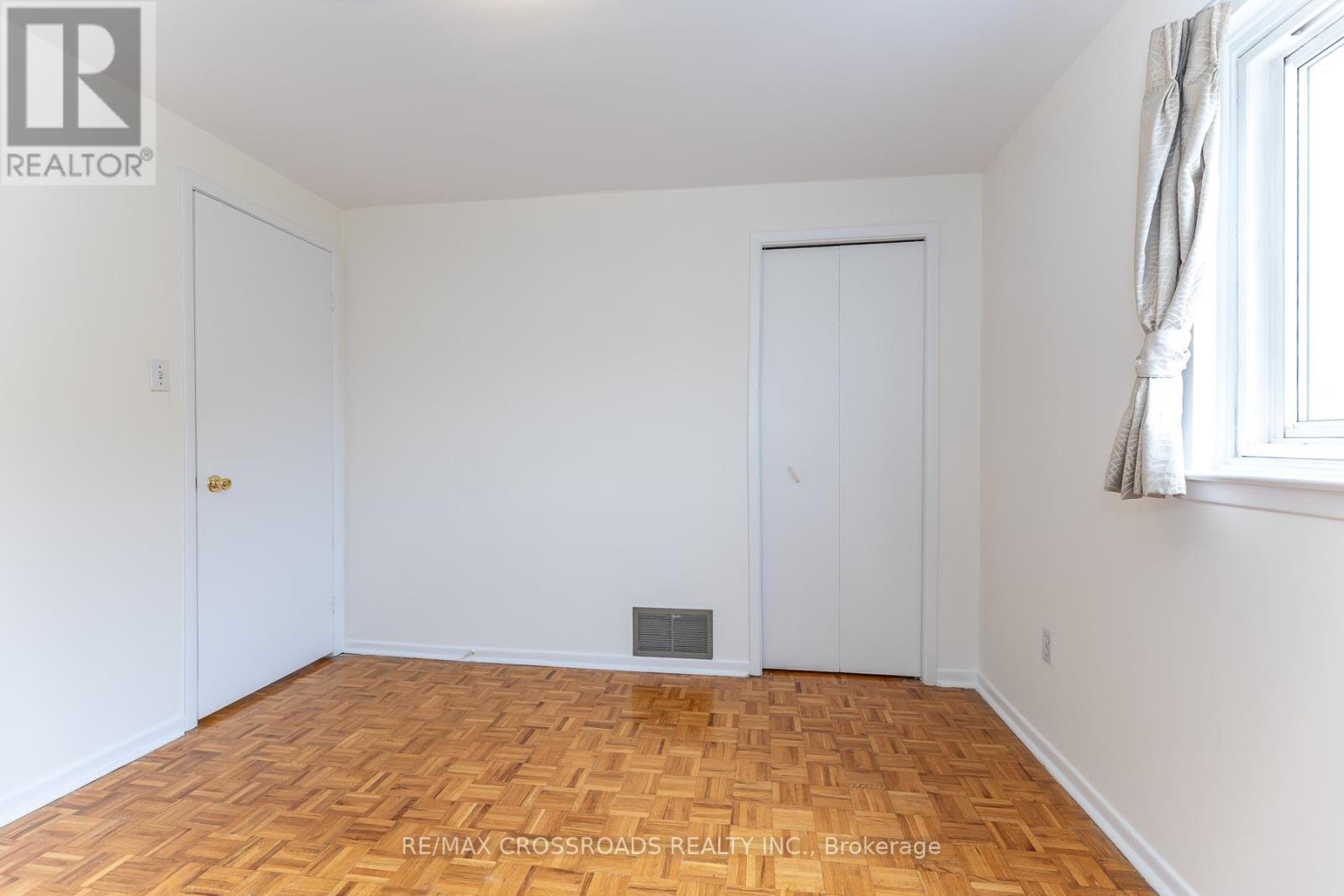 7340 Leesburg Street, Mississauga, Ontario  L4T 3R6 - Photo 27 - W13133814