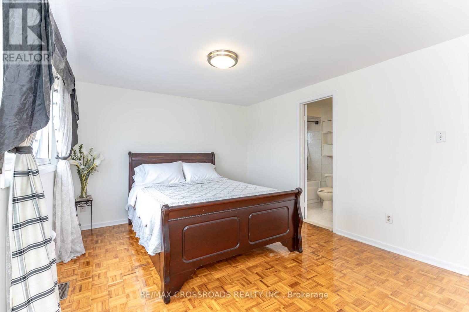7340 Leesburg Street, Mississauga, Ontario  L4T 3R6 - Photo 30 - W13133814