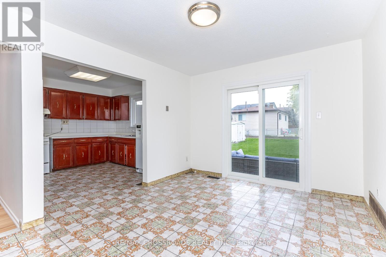 7340 Leesburg Street, Mississauga, Ontario  L4T 3R6 - Photo 6 - W13133814