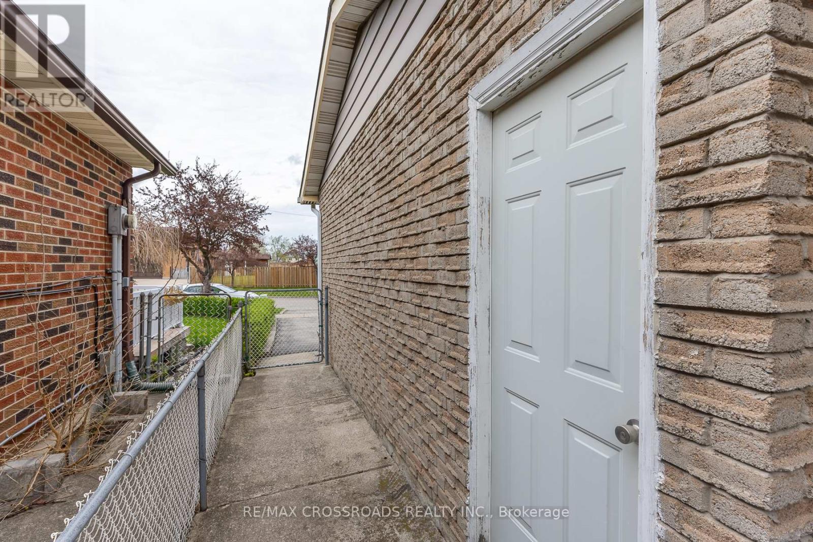 7340 Leesburg Street, Mississauga, Ontario  L4T 3R6 - Photo 8 - W13133814