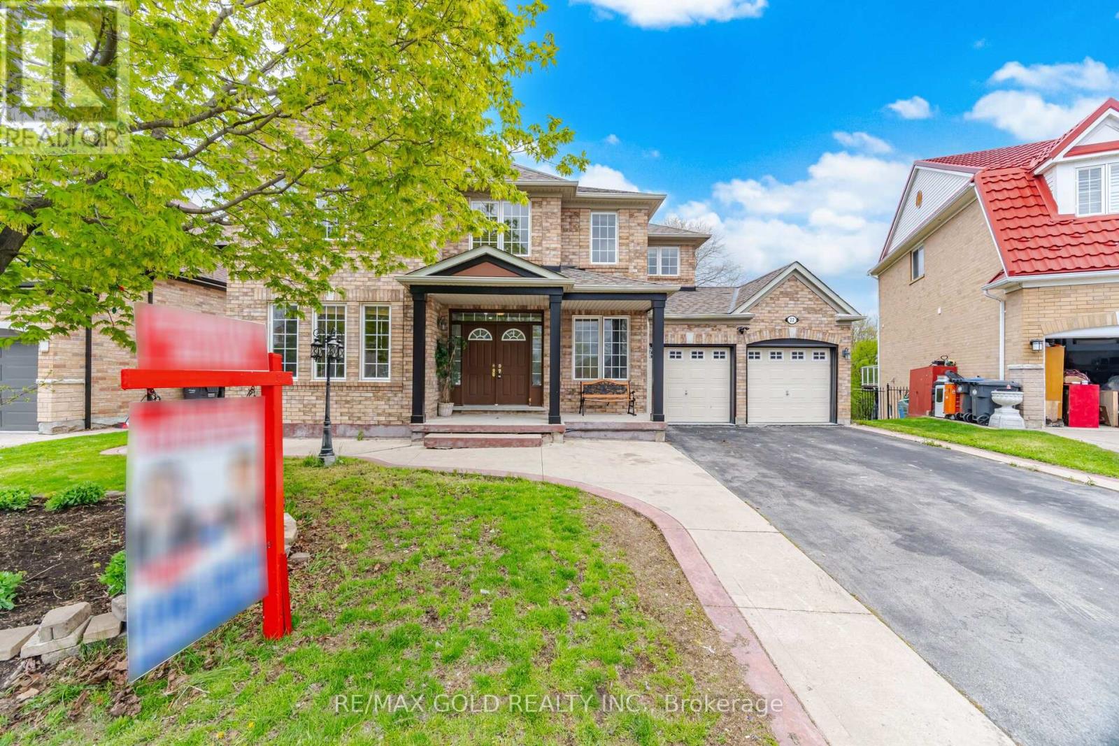 22 COSMO COURT, Brampton, Ontario