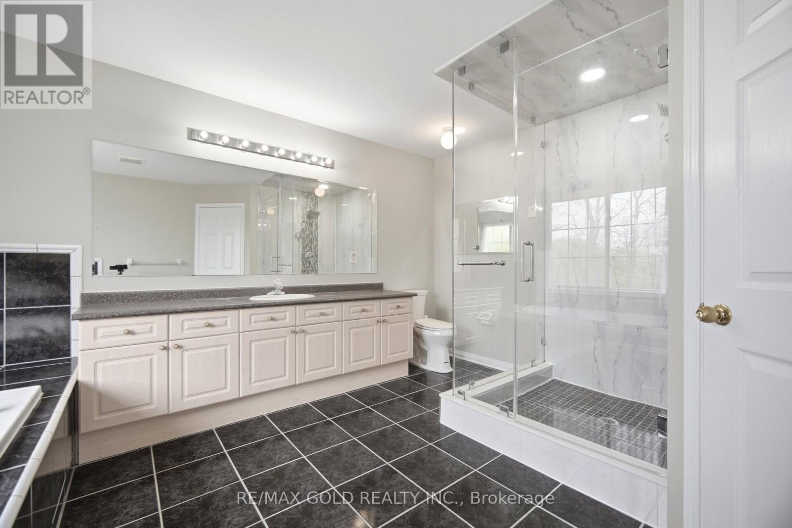 22 Cosmo Court, Brampton, Ontario  L6P 1G2 - Photo 20 - W13133818