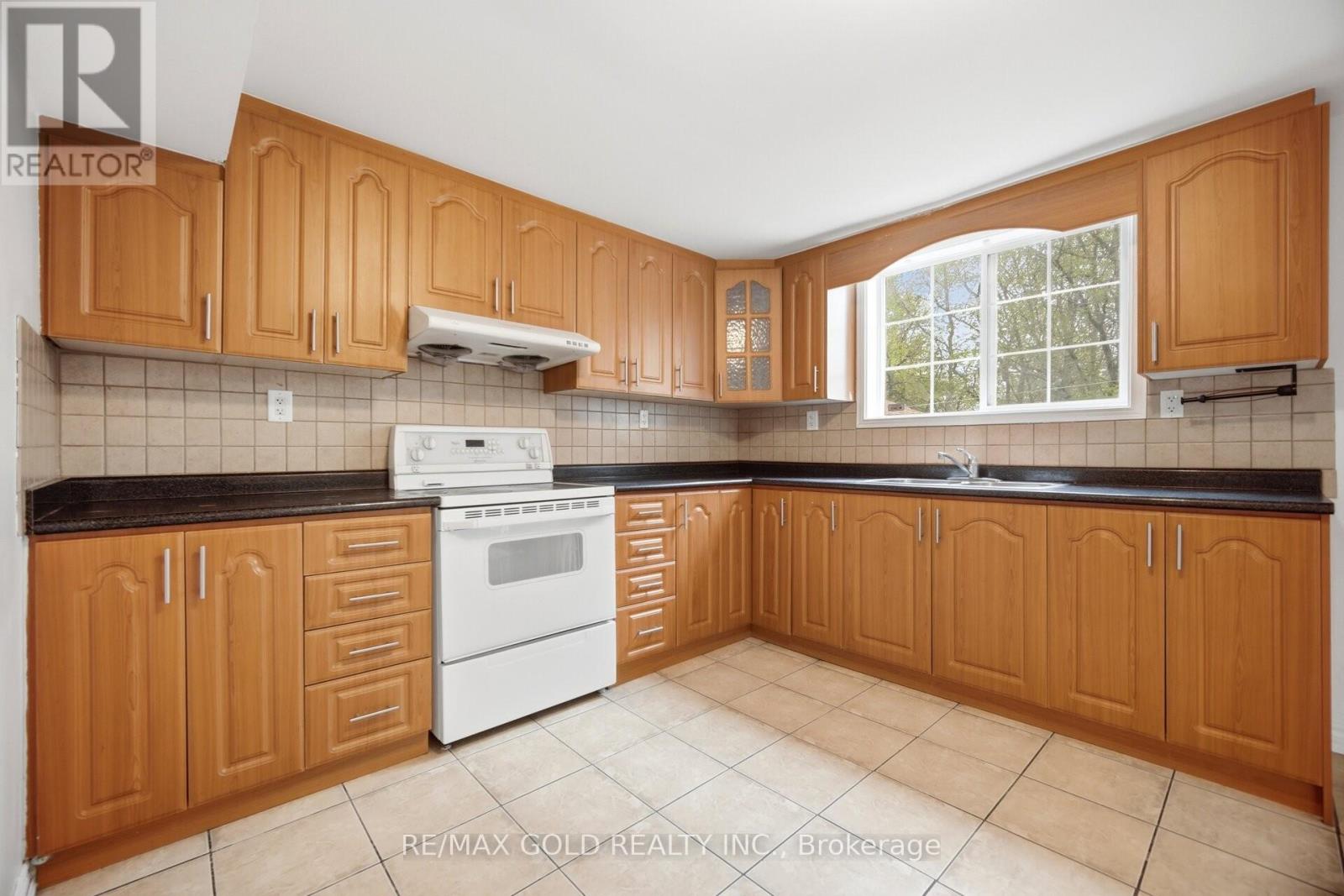 22 Cosmo Court, Brampton, Ontario  L6P 1G2 - Photo 30 - W13133818