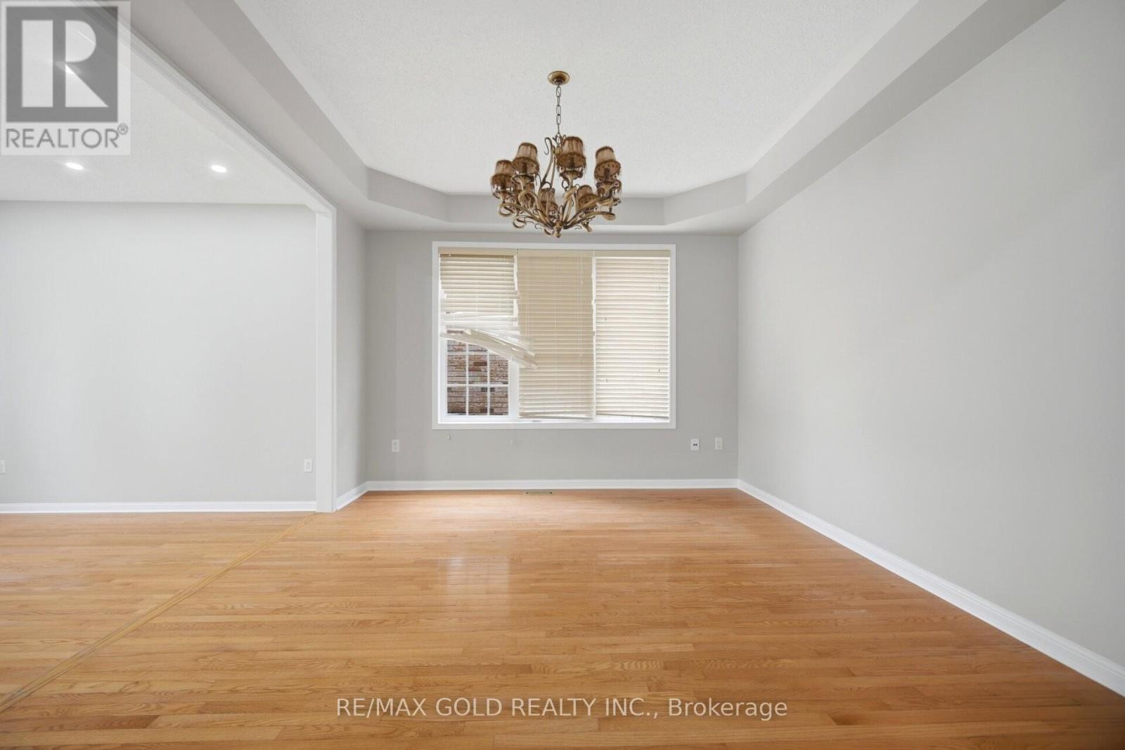 22 Cosmo Court, Brampton, Ontario  L6P 1G2 - Photo 6 - W13133818