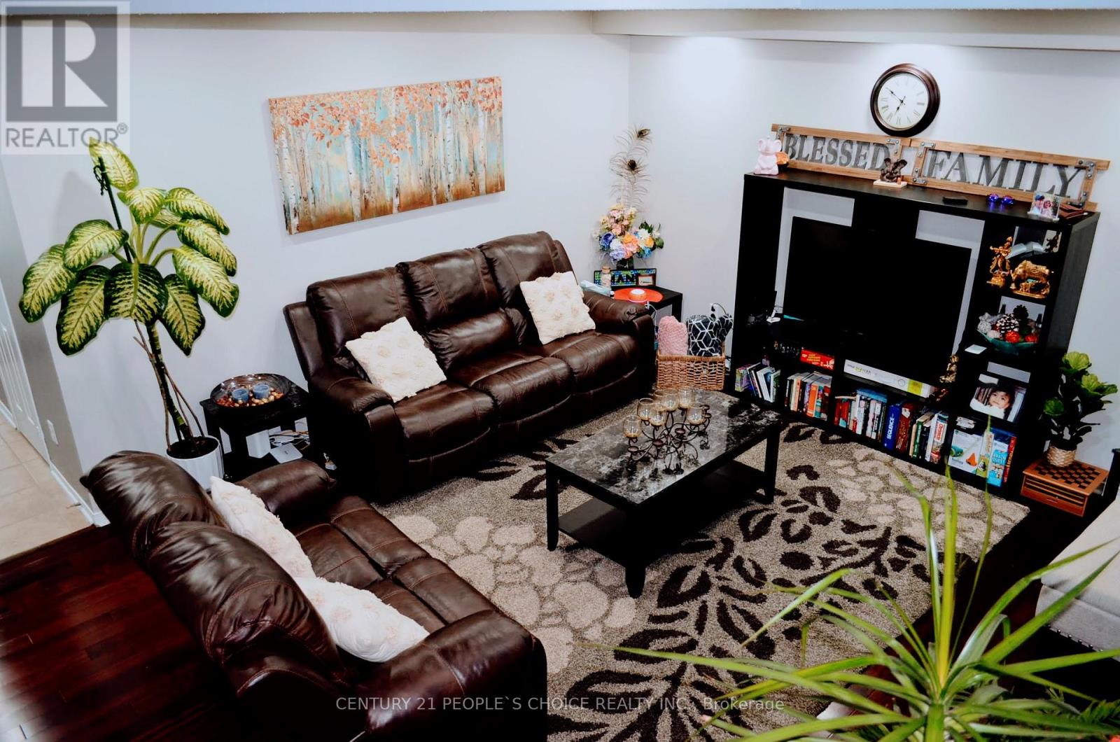 3957 Discovery Court, Mississauga, Ontario  L5N 7H8 - Photo 3 - W13133900