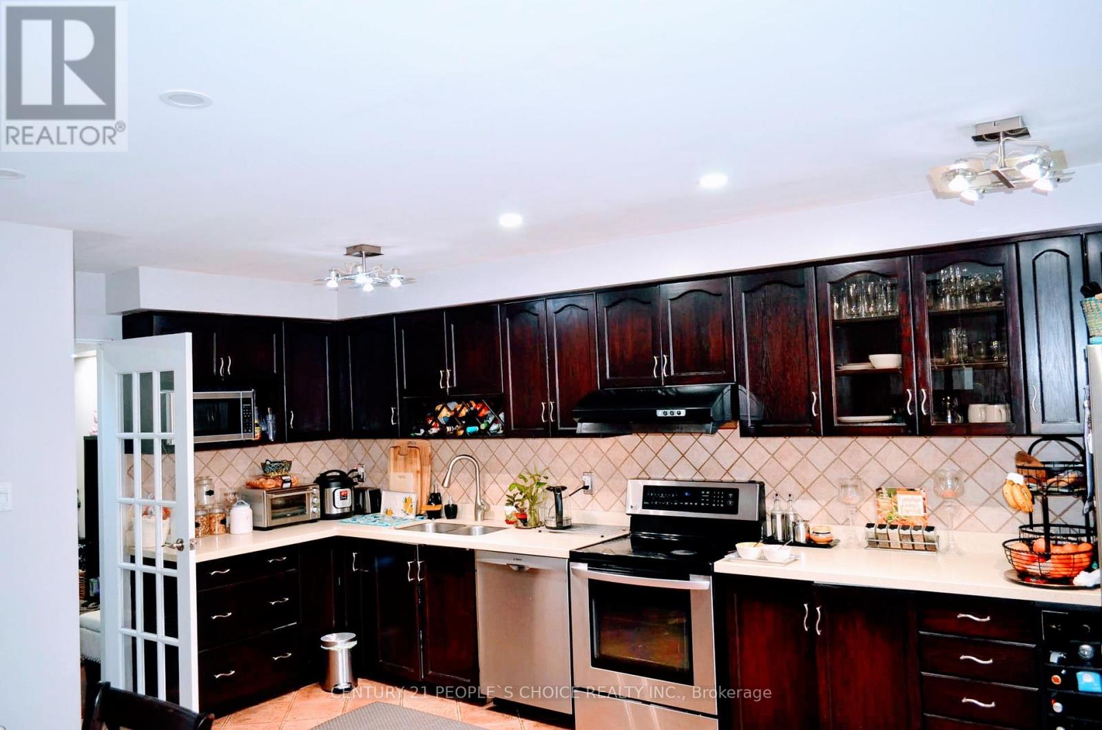 3957 Discovery Court, Mississauga, Ontario  L5N 7H8 - Photo 6 - W13133900