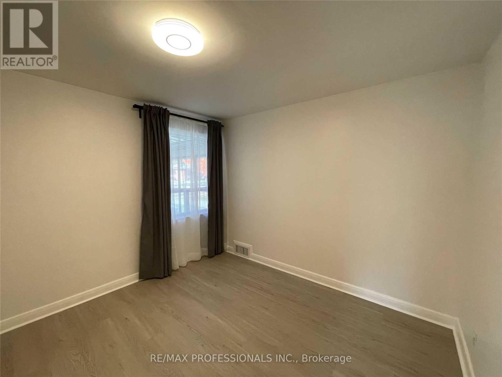 Main - 69 Paulart Drive, Toronto, Ontario  M9B 3V8 - Photo 15 - W13133916