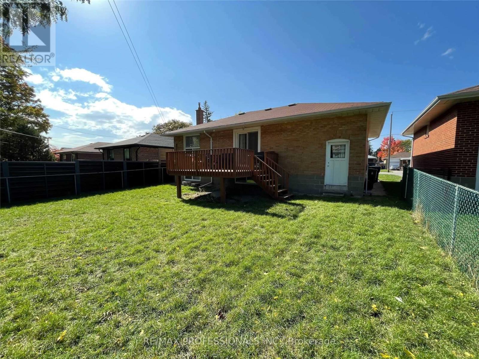 Main - 69 Paulart Drive, Toronto, Ontario  M9B 3V8 - Photo 17 - W13133916