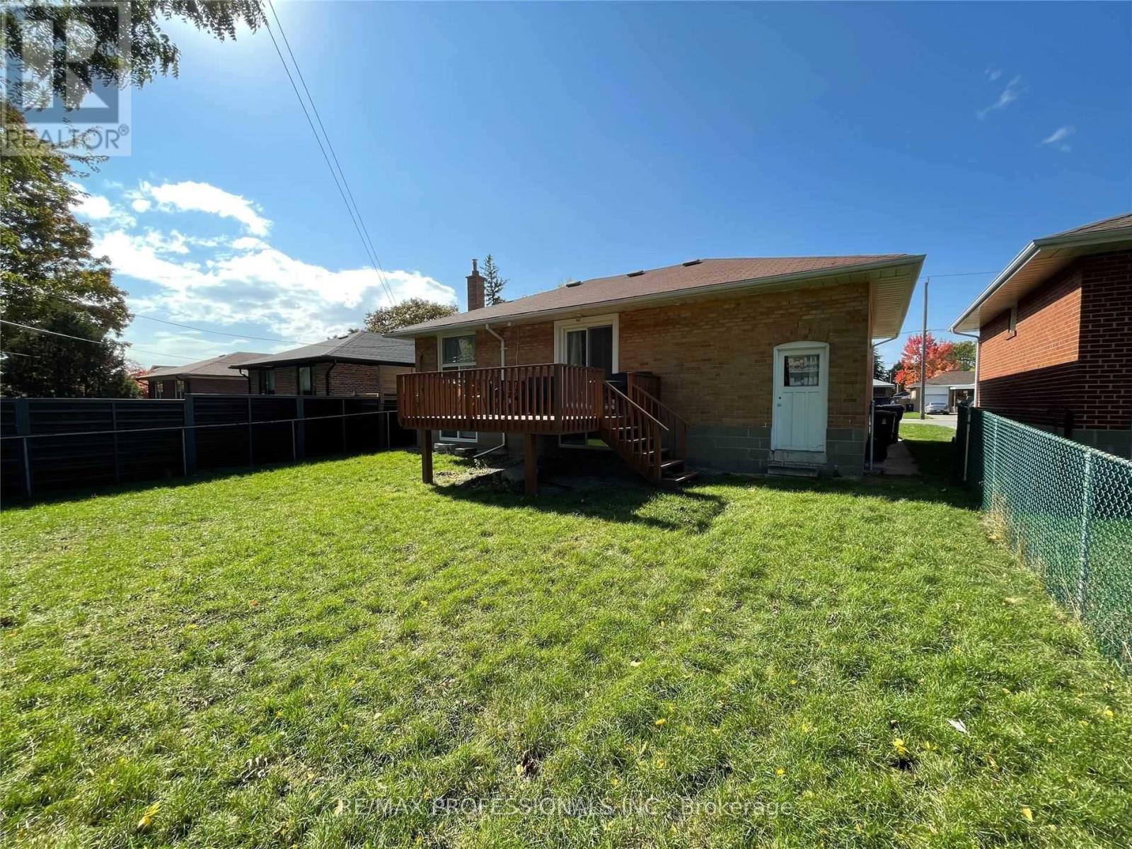Main - 69 Paulart Drive, Toronto, Ontario  M9B 3V8 - Photo 18 - W13133916