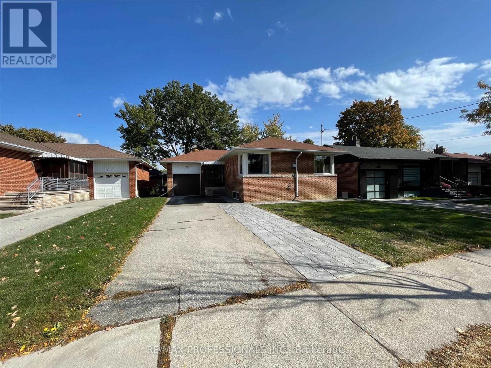 Main - 69 Paulart Drive, Toronto, Ontario  M9B 3V8 - Photo 2 - W13133916