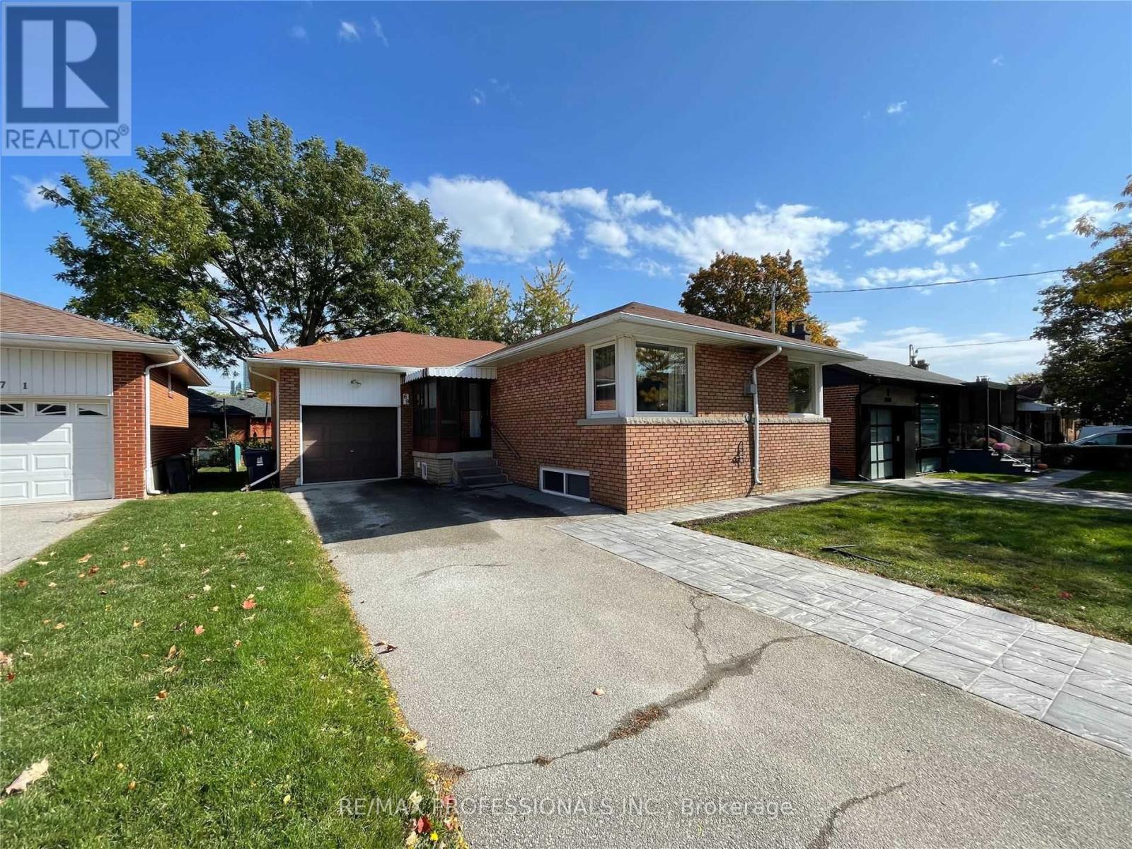 Main - 69 Paulart Drive, Toronto, Ontario  M9B 3V8 - Photo 3 - W13133916