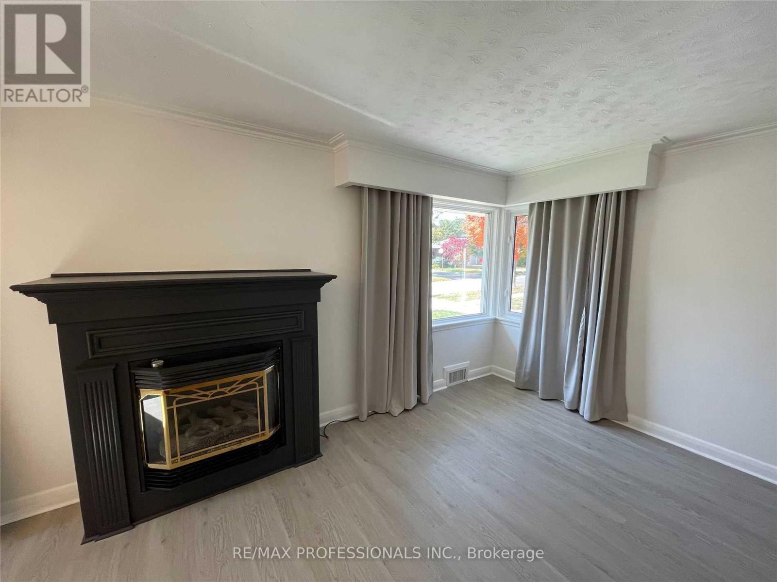 Main - 69 Paulart Drive, Toronto, Ontario  M9B 3V8 - Photo 6 - W13133916