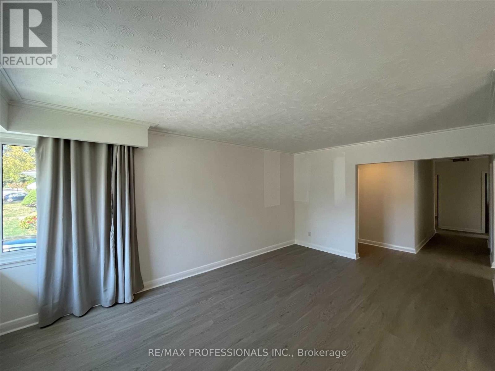 Main - 69 Paulart Drive, Toronto, Ontario  M9B 3V8 - Photo 7 - W13133916