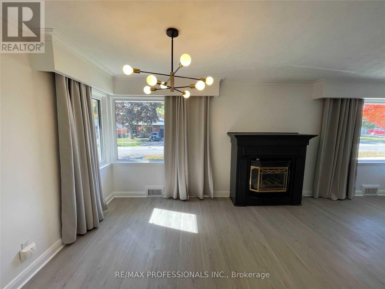 Main - 69 Paulart Drive, Toronto, Ontario  M9B 3V8 - Photo 8 - W13133916